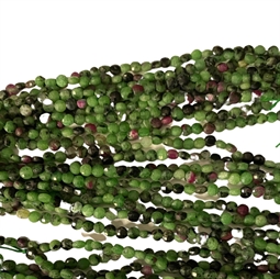 Flade runde Ruby Zoisite perler. De måler ca. 4 x 2,5 mm Der er ca. 105 perler på strengen der er 40 cm. lang.